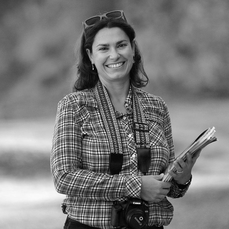 Anna-Turns-Judge-Pea-Awards- Black And White